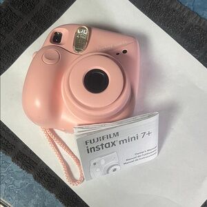 Fujifilm Instax Mini 7+ in Soft Pink